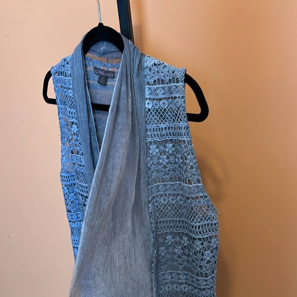 Sleeveless elegant shawl size medium - Picture 7 of 8